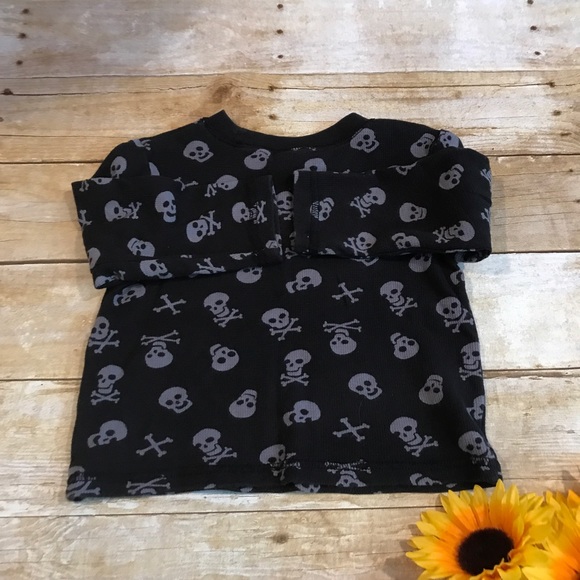 Boys Skulls shirt by Circo. Size 24 Months - Picture 4 of 5